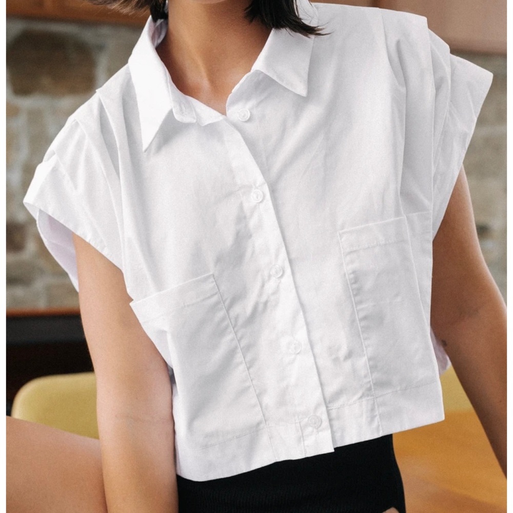 White button-up short sleeve crop top